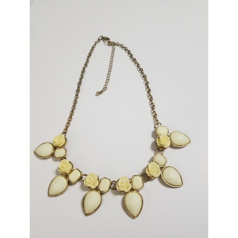 goldtone 14" necklace with 3.5" ext. ivory colored roses 22024*